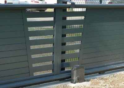 L'importance de la fabrication sur mesure des portails en aluminium à Wasselonne : un ajustement parfait pour chaque propriété